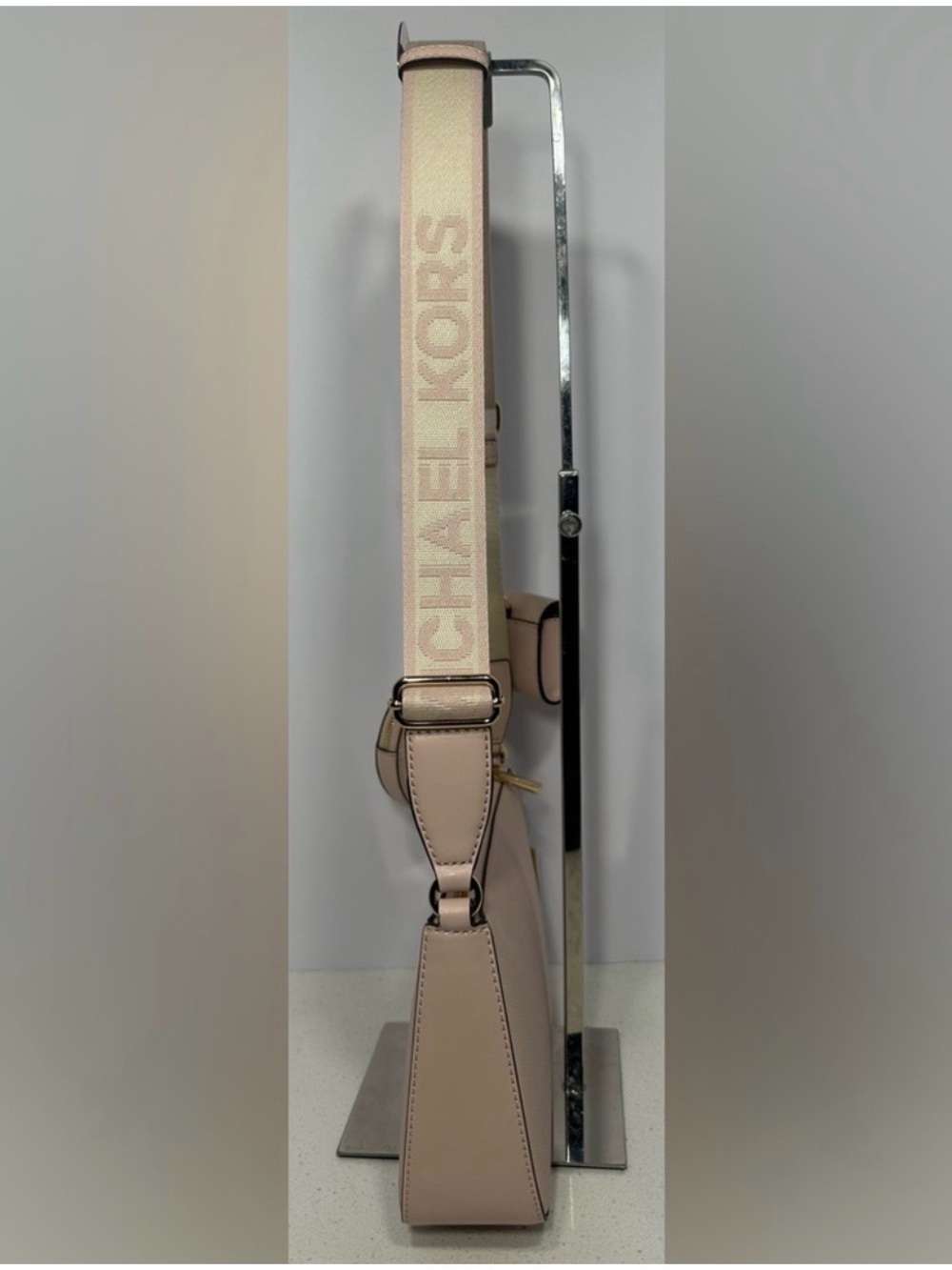 Michael Kors Jet Set small Saffiano leather crossbody bag w/earpod pro case. - Picture 6 of 7